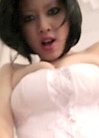 Celebrity: Putri Sukardi
