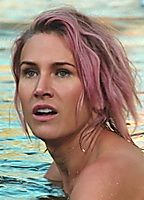 Celebrity: Jennifer Landon