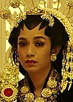 Celebrity: Faradina Mufti