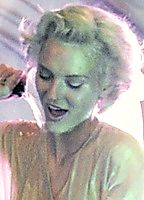 Celebrity: Elyse Saunders