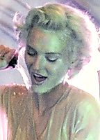 Celebrity: Elyse Saunders