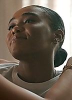 Celebrity: Nia Holloway