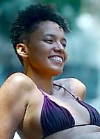 Celebrity: Thais Lago