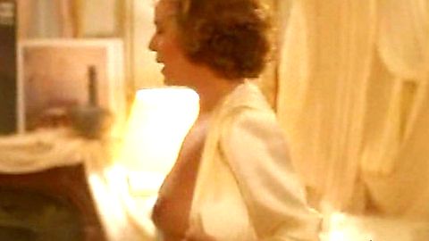 Pic: Laura Antonelli in Tranches de vie (1985)