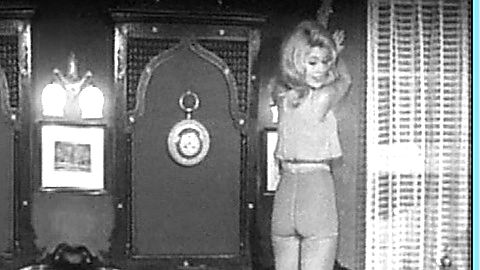 Pic: Brigitte Bardot in Une ravissante idiote (1964)