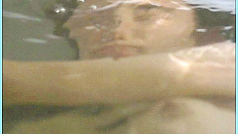 Pic: Emmanuelle B in Strayed (2003)