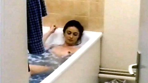 Pic: Emmanuelle B in Raison perdue (1984)