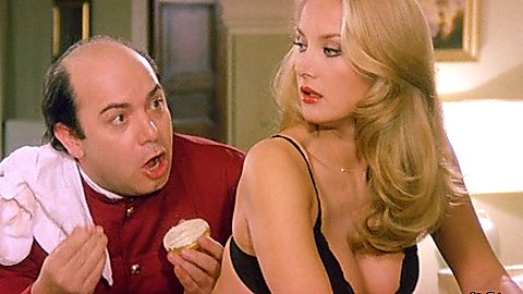 Pic: Barbara Bouchet in La moglie in vacanza... l'amante in città (1980)