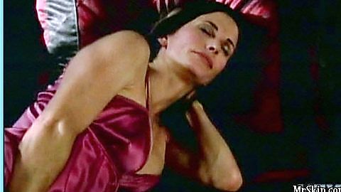 Pic: Courteney Cox in Dirt (2007)