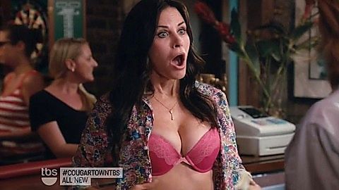 Pic: Courteney Cox in Cougar Town (2009)