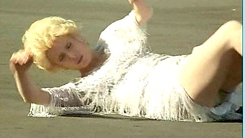 Pic: Catherine Deneuve in L' agression (1975)
