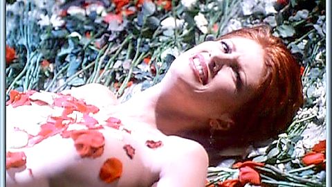 Pic: Angie Everhart in Garden of Evil (1998)