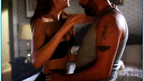 Pic: Angie Everhart in The Stray (2000)
