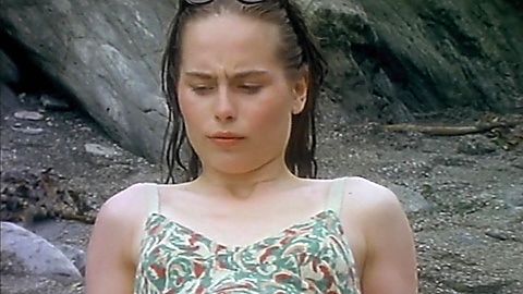 Pic: Tara Fitzgerald in The Camomile Lawn (1992)