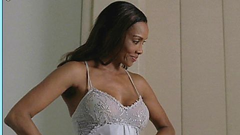 Pic: Vivica A. Fox in Motives (2004)