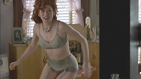 Pic: Debra Messing in A Walk in the Clouds (1995)