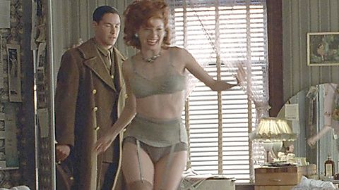 Pic: Debra Messing in A Walk in the Clouds (1995)