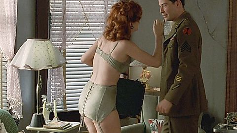 Pic: Debra Messing in A Walk in the Clouds (1995)