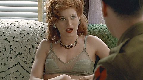 Pic: Debra Messing in A Walk in the Clouds (1995)