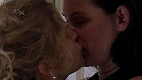 Pic: Julianna Margulies in What's Cooking? (2000)