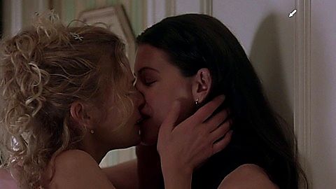 Pic: Julianna Margulies in What's Cooking? (2000)