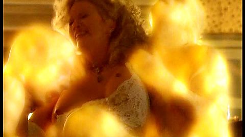 Pic: Sally Kirkland in The Hunger (1997)
