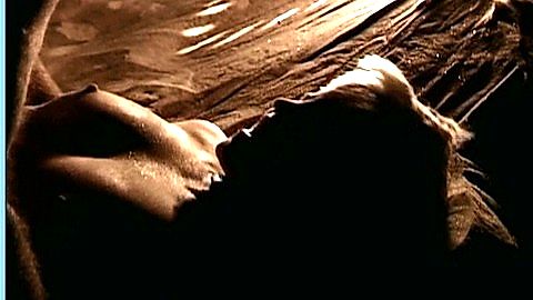 Pic: Jennifer Jason Leigh in The King Is Alive (2000)