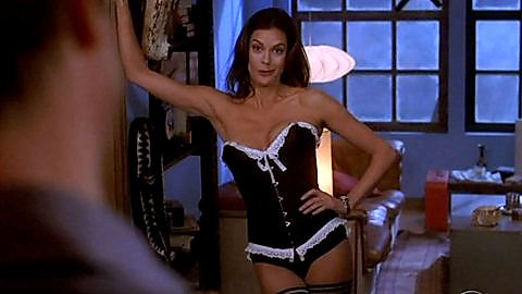 Pic: Teri Hatcher in Desperate Housewives (2004)