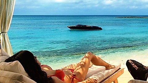 Pic: Salma Hayek in After the Sunset (2004)