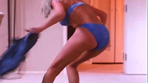 Pic: Rachel Hunter in Two Shades of Blue (2000)