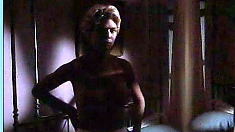 Pic: Kelly McGillis in Cat Chaser (1989)