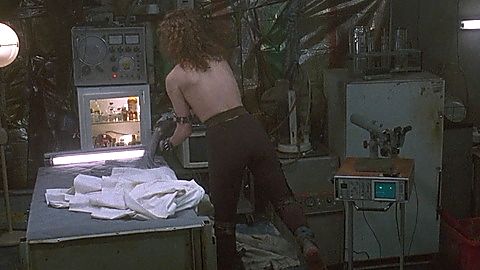 Pic: Dina Meyer in Johnny Mnemonic (1995)