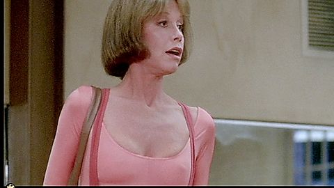 Pic: Mary Tyler Moore in Just Between Friends (1986)