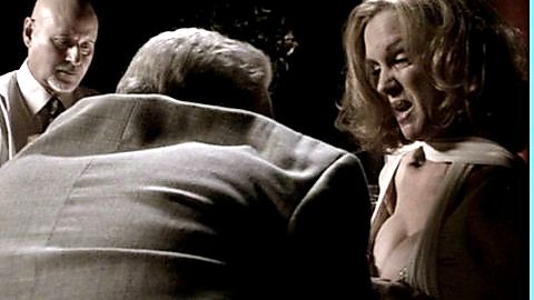 Pic: Elizabeth Perkins in Jiminy Glick in Lalawood (2004)