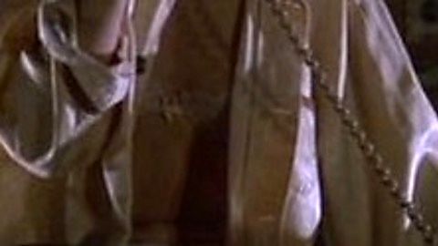 Pic: Elizabeth Perkins in Love at Large (1990)