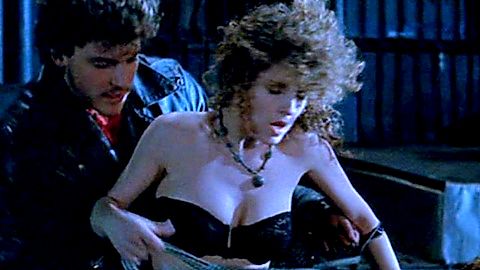 Pic: Bernadette Peters in Slaves of New York (1989)