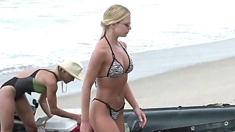Pic: Jaime Pressly in Survival Island (2002)
