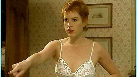 Pic: Molly Ringwald in Enfants de Salaud (1996)
