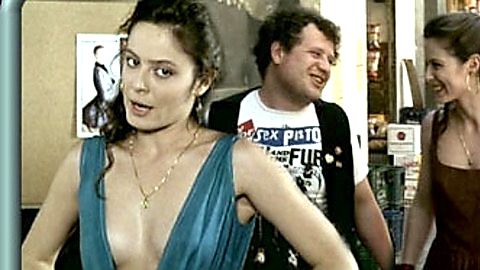 Pic: Aitana Sánchez-Gijón in Bajarse al moro (1989)