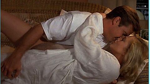 Pic: Kathleen Turner in Undercover Blues (1993)