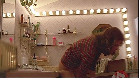 Pic: JoBeth Williams in Poltergeist (1982)