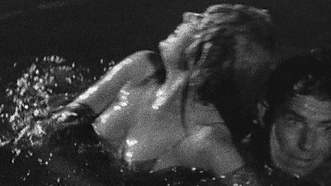Pic: Fay Wray in King Kong (1933)