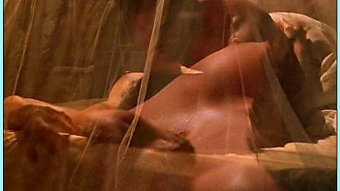 Pic: Carré Otis in Under Heavy Fire (2001)