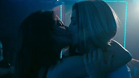 Pic: Mena Suvari in South of Hell (2015)