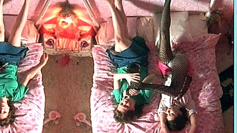 Pic: Anna Friel in Me Without You (2001)