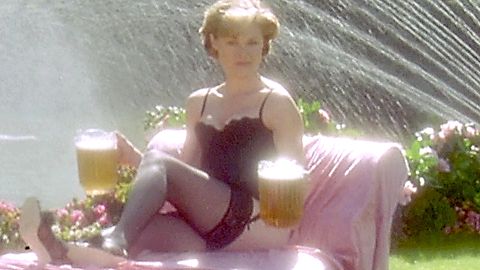 Pic: Julie Bowen in Happy Gilmore (1996)