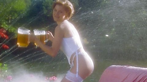 Pic: Julie Bowen in Happy Gilmore (1996)