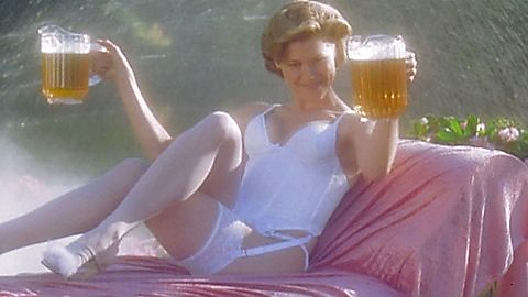 Pic: Julie Bowen in Happy Gilmore (1996)