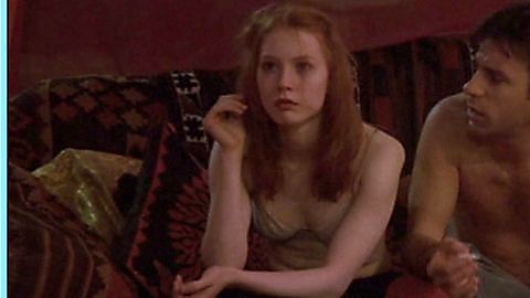 Pic: Alicia Witt in Playing Mona Lisa (2000)