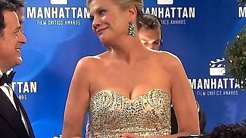 Pic: Kristen Johnston in The Exes